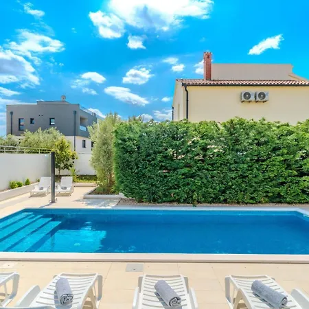 Deluxe Carlotta Apartament