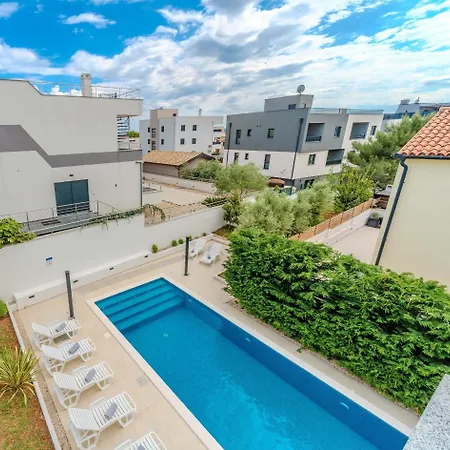 Deluxe Carlotta Apartament *